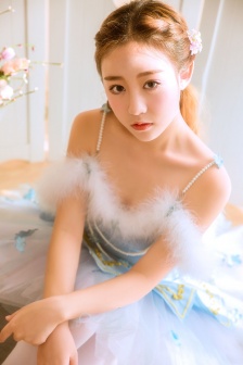 天降女子从2楼掉了下来